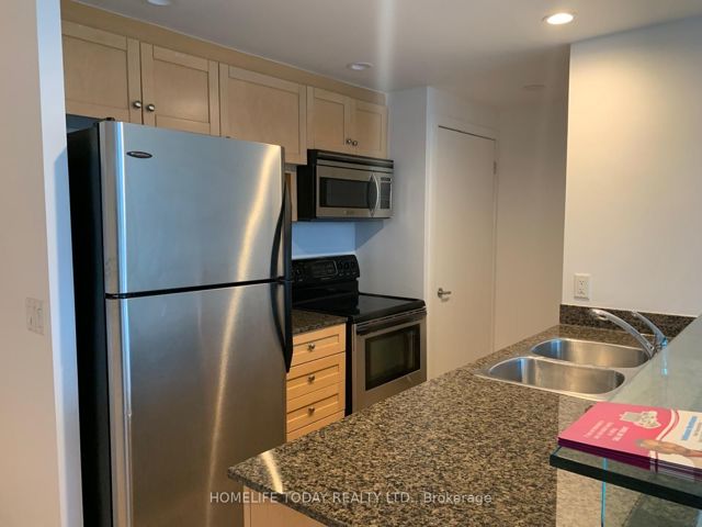 507 - 218 Queens Quay W