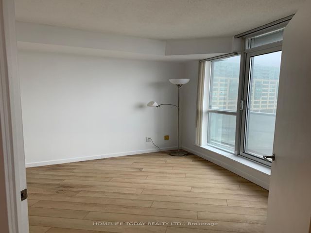 507 - 218 Queens Quay W