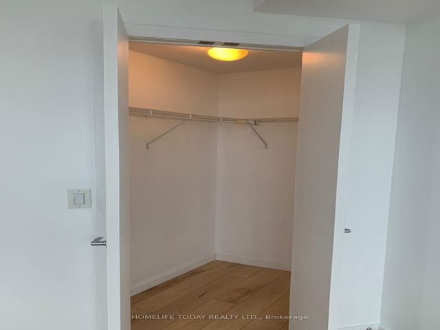 507 - 218 Queens Quay W