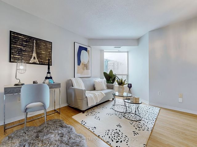 PH00 - 18 Pemberton Ave