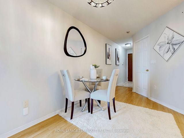 PH00 - 18 Pemberton Ave