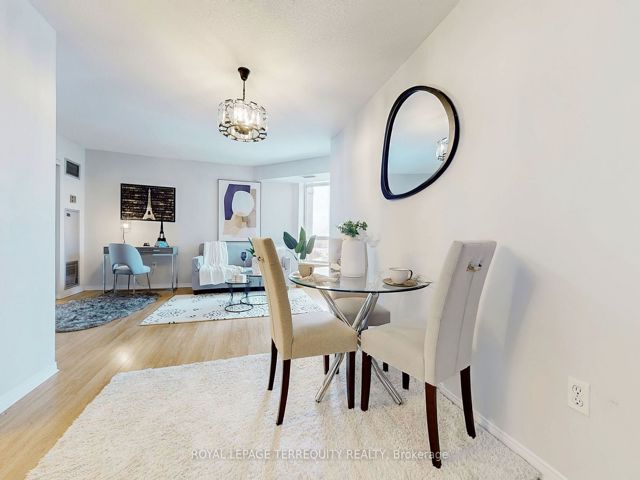 PH00 - 18 Pemberton Ave