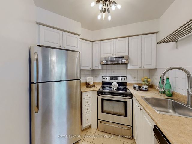 PH00 - 18 Pemberton Ave