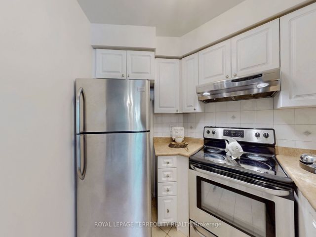 PH00 - 18 Pemberton Ave