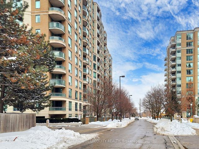 PH00 - 18 Pemberton Ave