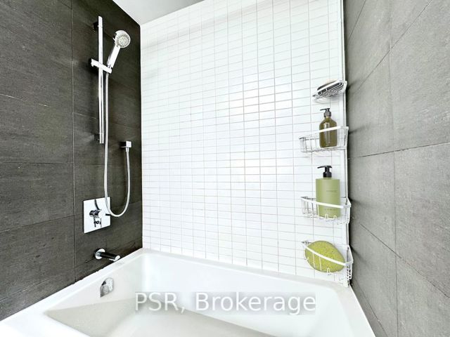 811 - 32 Trolley Cres