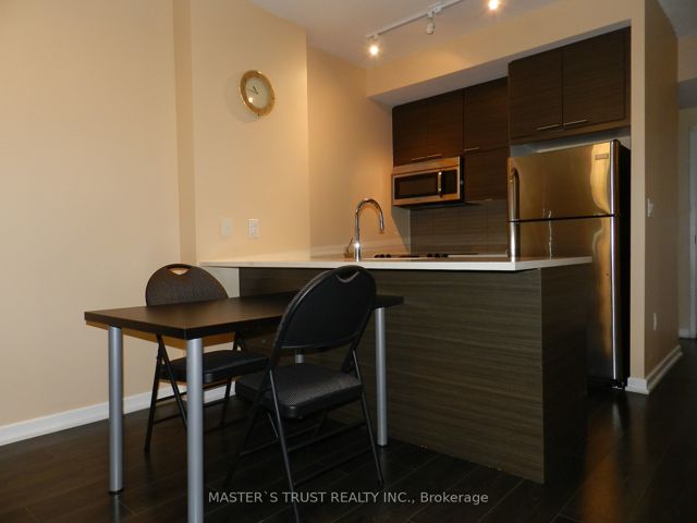 1010 - 66 Forest Manor Rd