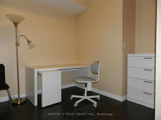 1010 - 66 Forest Manor Rd
