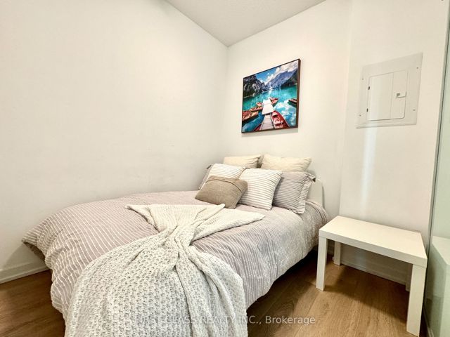 709 - 36 Forest Manor Rd