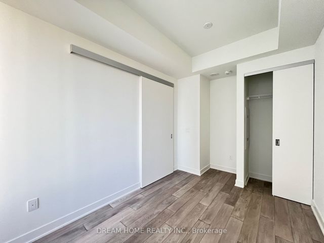 2206 - 11 Yorkville Ave