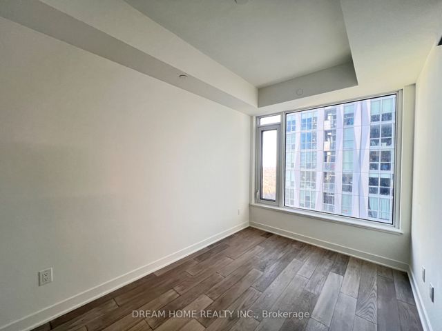 2206 - 11 Yorkville Ave