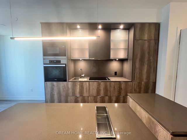 2206 - 11 Yorkville Ave