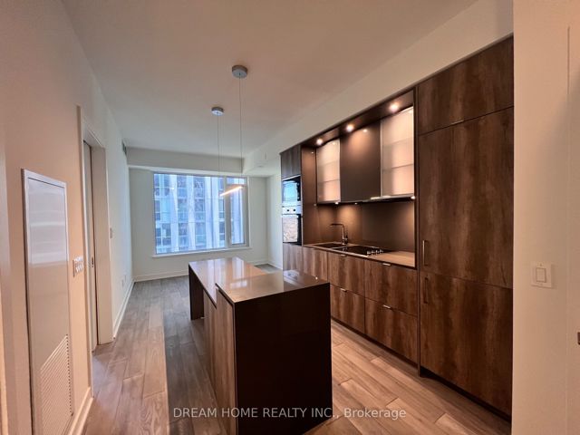 2206 - 11 Yorkville Ave