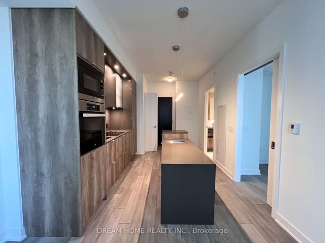 2206 - 11 Yorkville Ave