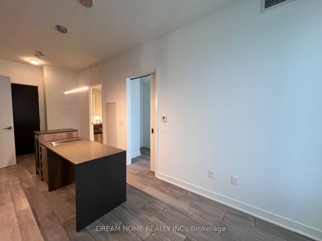 2206 - 11 Yorkville Ave