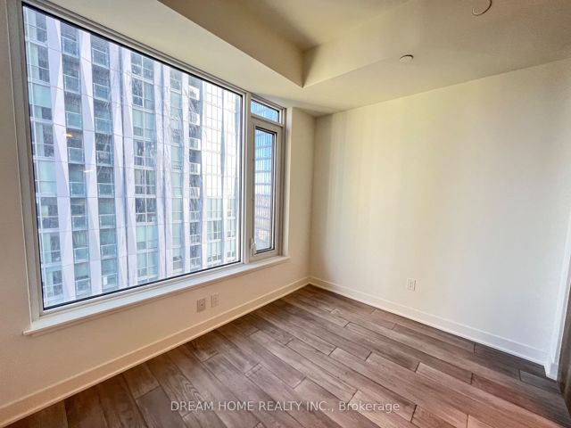 2206 - 11 Yorkville Ave