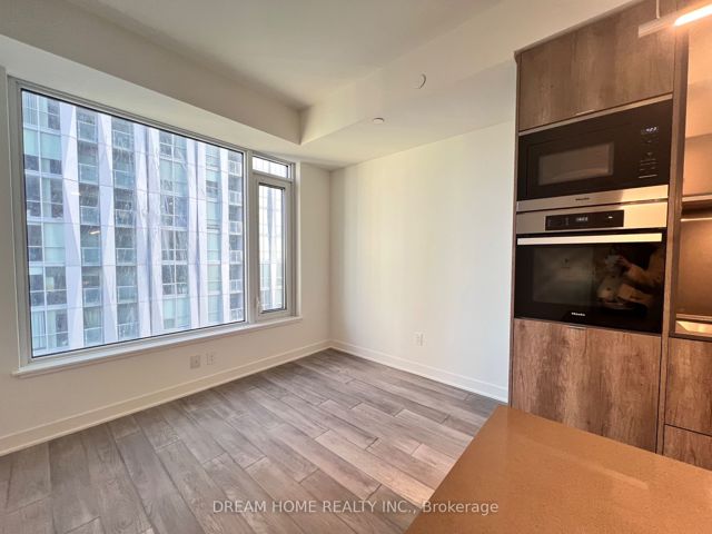 2206 - 11 Yorkville Ave