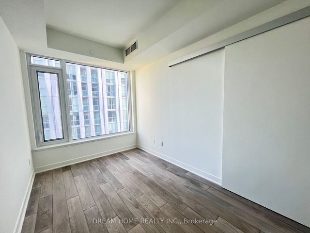 2206 - 11 Yorkville Ave