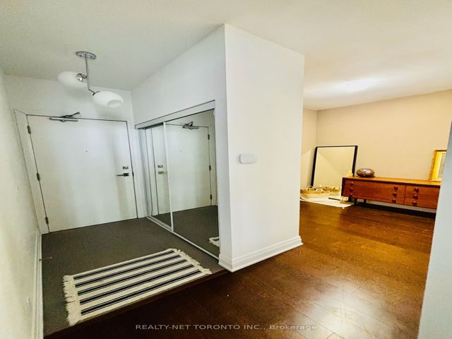702 - 530 St Clair Ave W