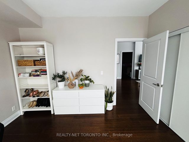 702 - 530 St Clair Ave W