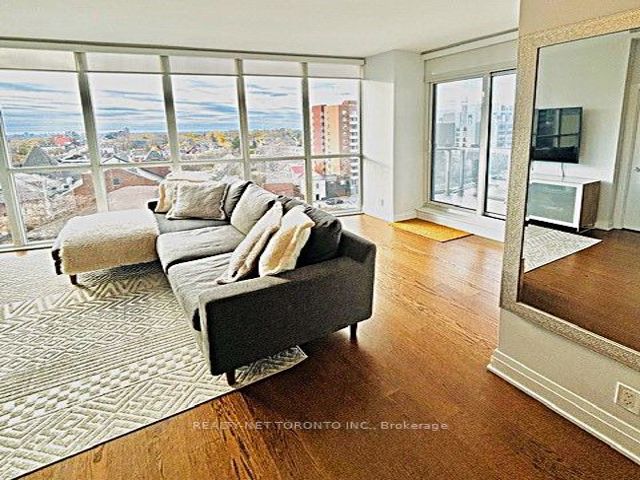 702 - 530 St Clair Ave W