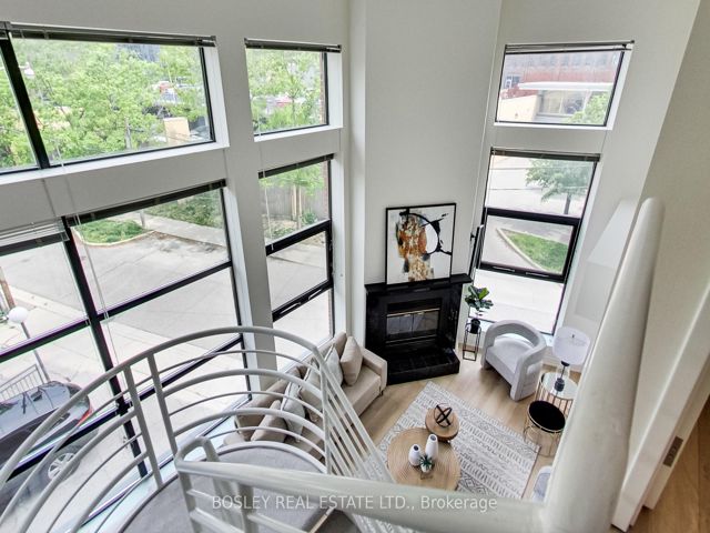 202 - 393 King St E