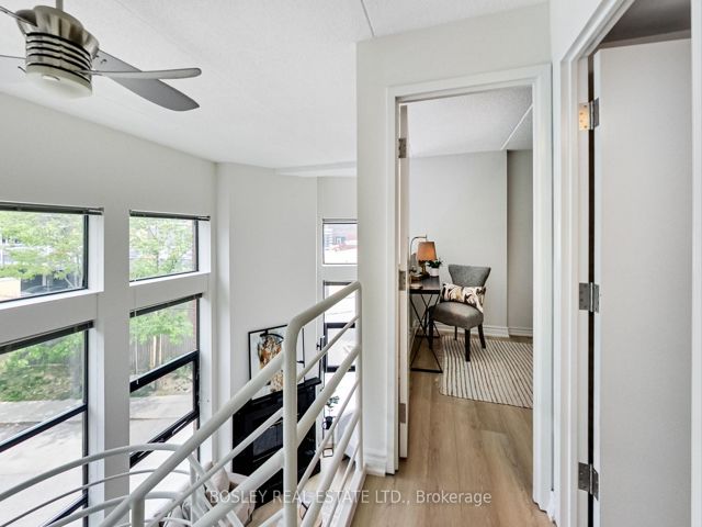 202 - 393 King St E