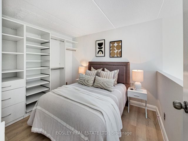 202 - 393 King St E