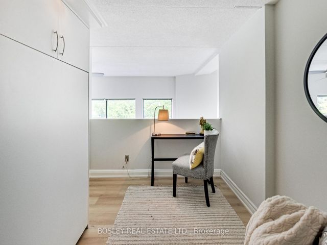 202 - 393 King St E