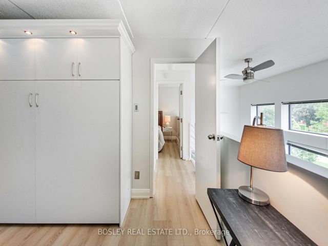 202 - 393 King St E