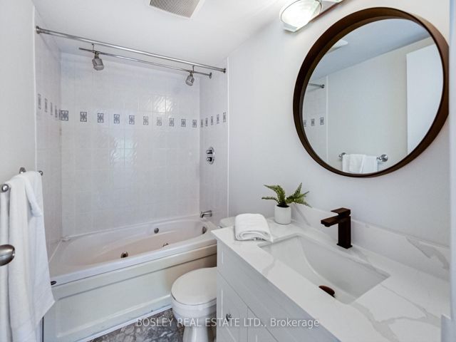 202 - 393 King St E