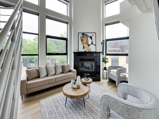 202 - 393 King St E