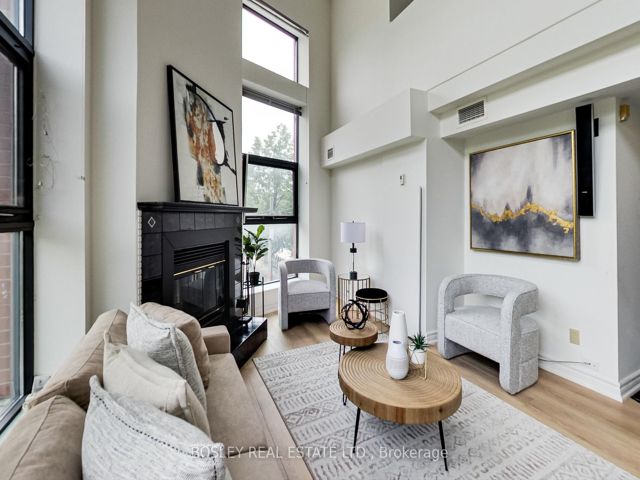 202 - 393 King St E