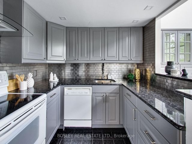 202 - 393 King St E
