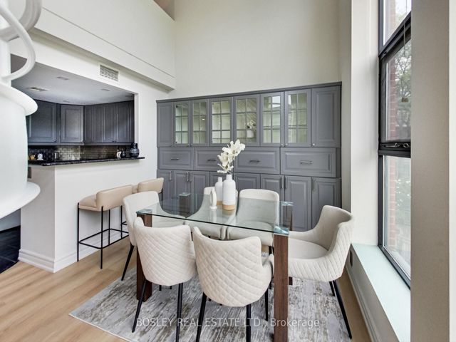 202 - 393 King St E
