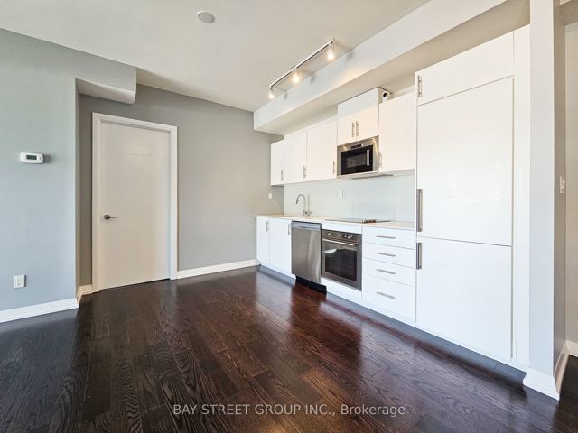 1122 - 460 Adelaide St E