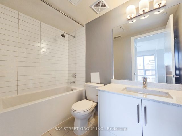 1122 - 460 Adelaide St E