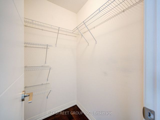 1122 - 460 Adelaide St E