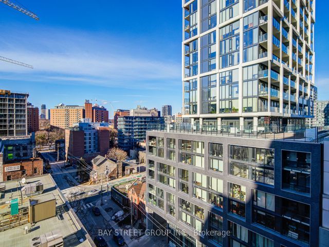 1122 - 460 Adelaide St E