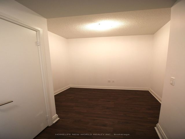 0301 - 160 Vanderhoof Ave