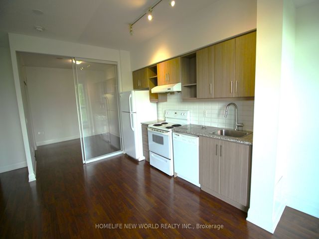 0301 - 160 Vanderhoof Ave