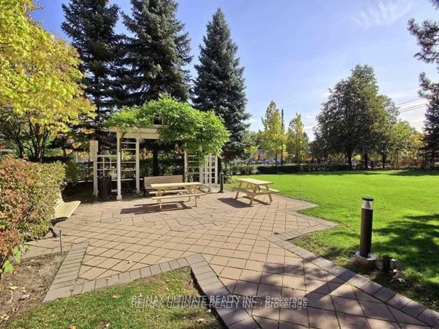 1004 - 18 Hillcrest Ave