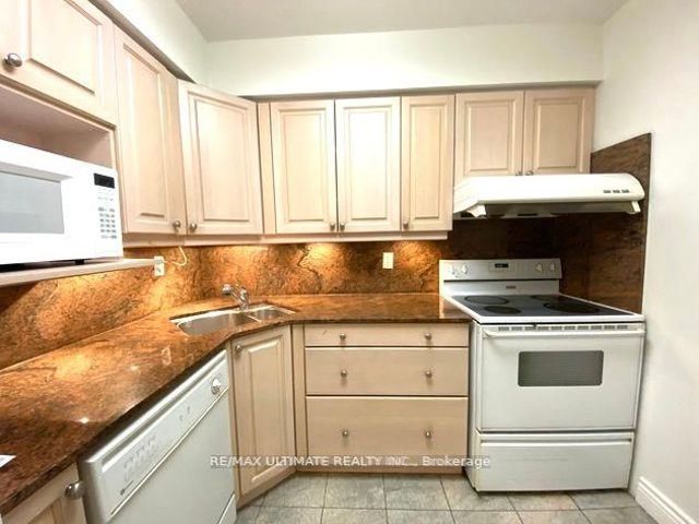 1004 - 18 Hillcrest Ave
