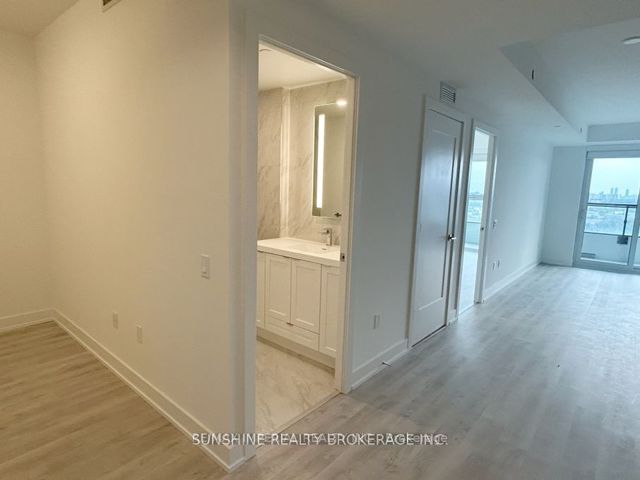 1533 - 20 Inn On The Park Dr