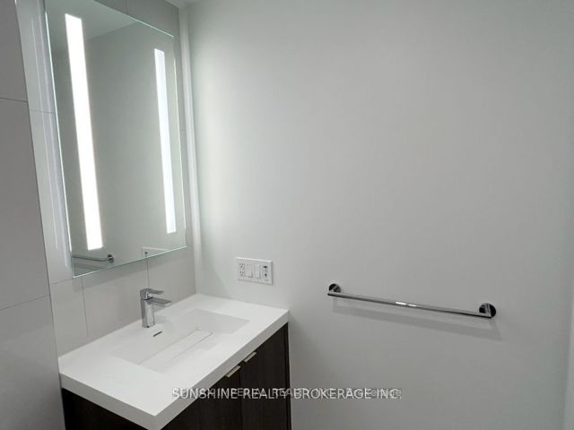 1533 - 20 Inn On The Park Dr