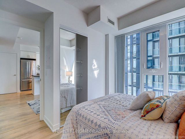 2111 - 50 Wellesley St