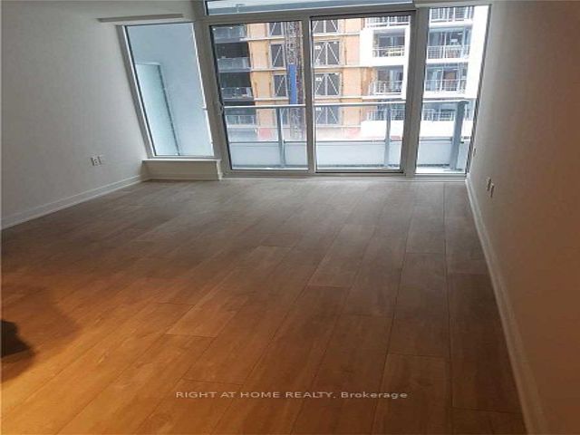 420E - 576 Front St W