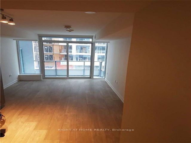 420E - 576 Front St W