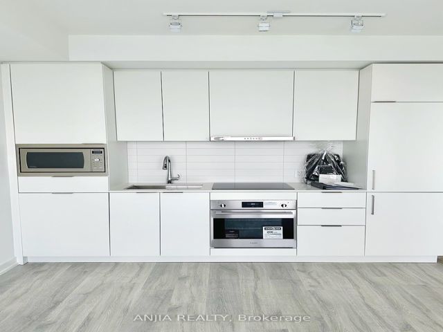 S2807 - 8 Olympic Garden Dr
