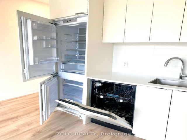 409 - 181 Sheppard Ave E